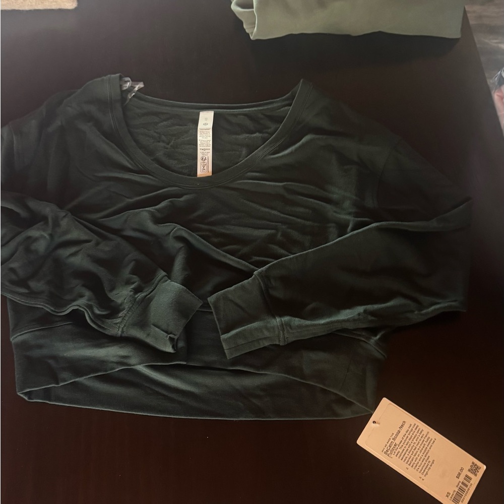 Lululemon Be Calm pullover Size XS rainforest green NWT